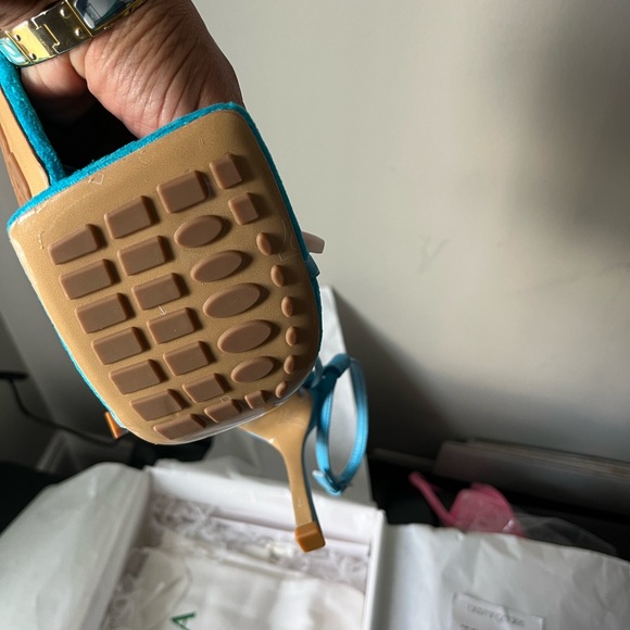 Bottega Veneta Stretch Carpet Sandals size 38 - Picture 2 of 6